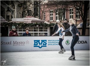 ice-skating-235540_1280